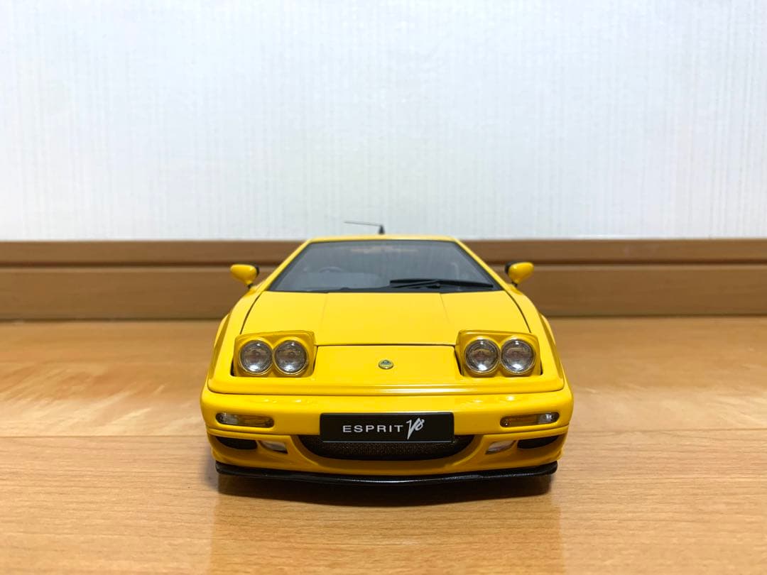 AUTOart Lotus Esprit V8 1:18 イエロー