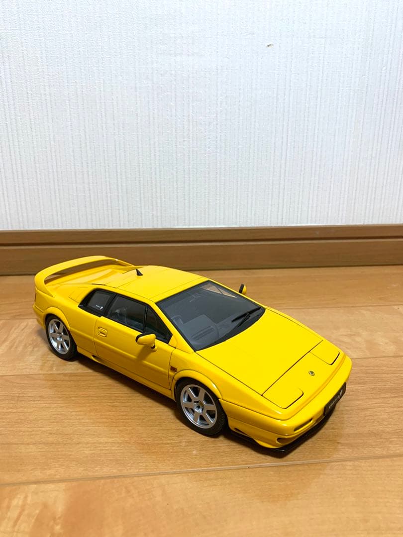 AUTOart Lotus Esprit V8 1:18 イエロー