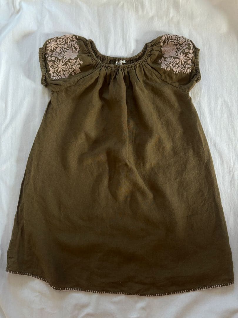 Apolina アポリナ　刺繍入りワンピース 120.130 7-9Y