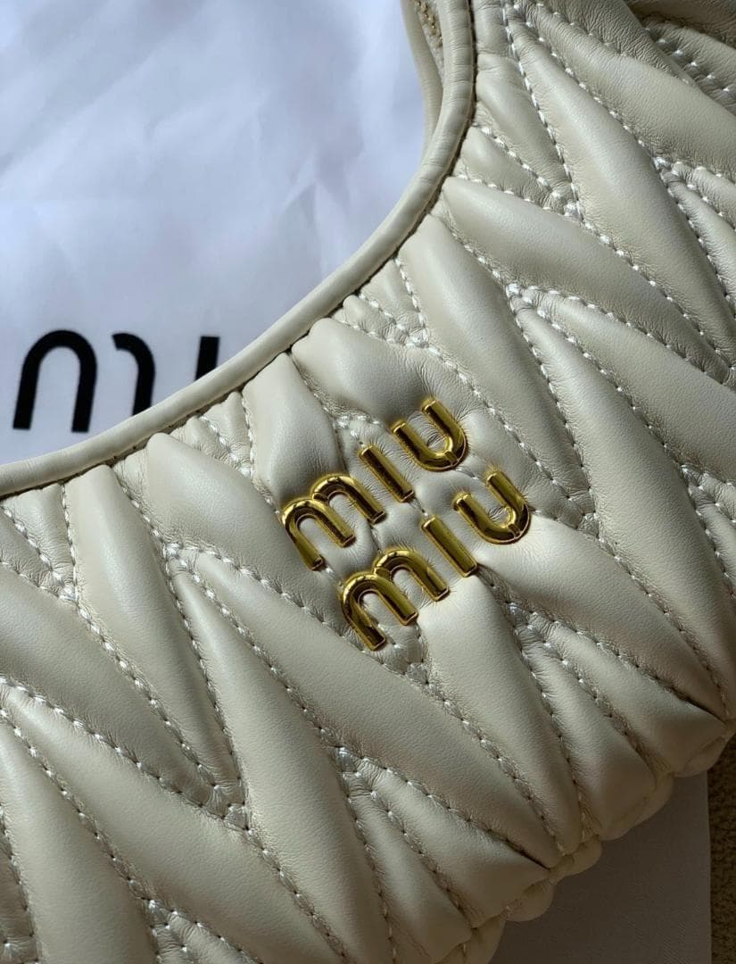 miumiu ホワイト ショルダーバッグ#