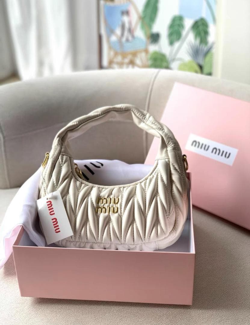 miumiu ホワイト ショルダーバッグ#