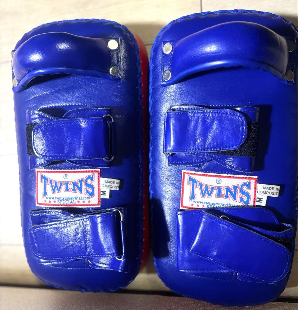 TWINS キックミット 青/赤 M