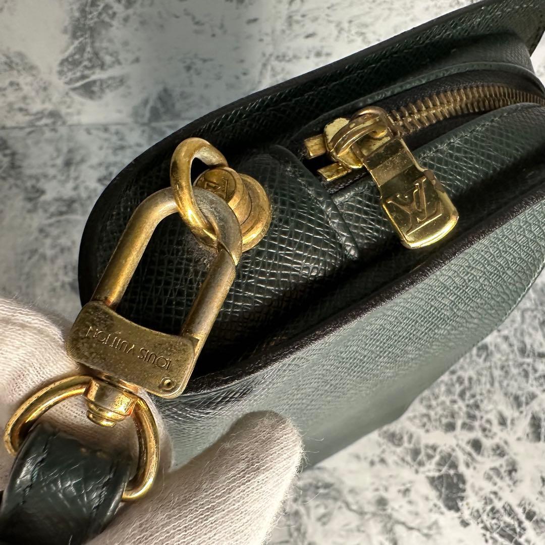 ✨LOUIS VUITTON✨　ルイヴィトン　セカンドバッグ　タイガ　ポーチ