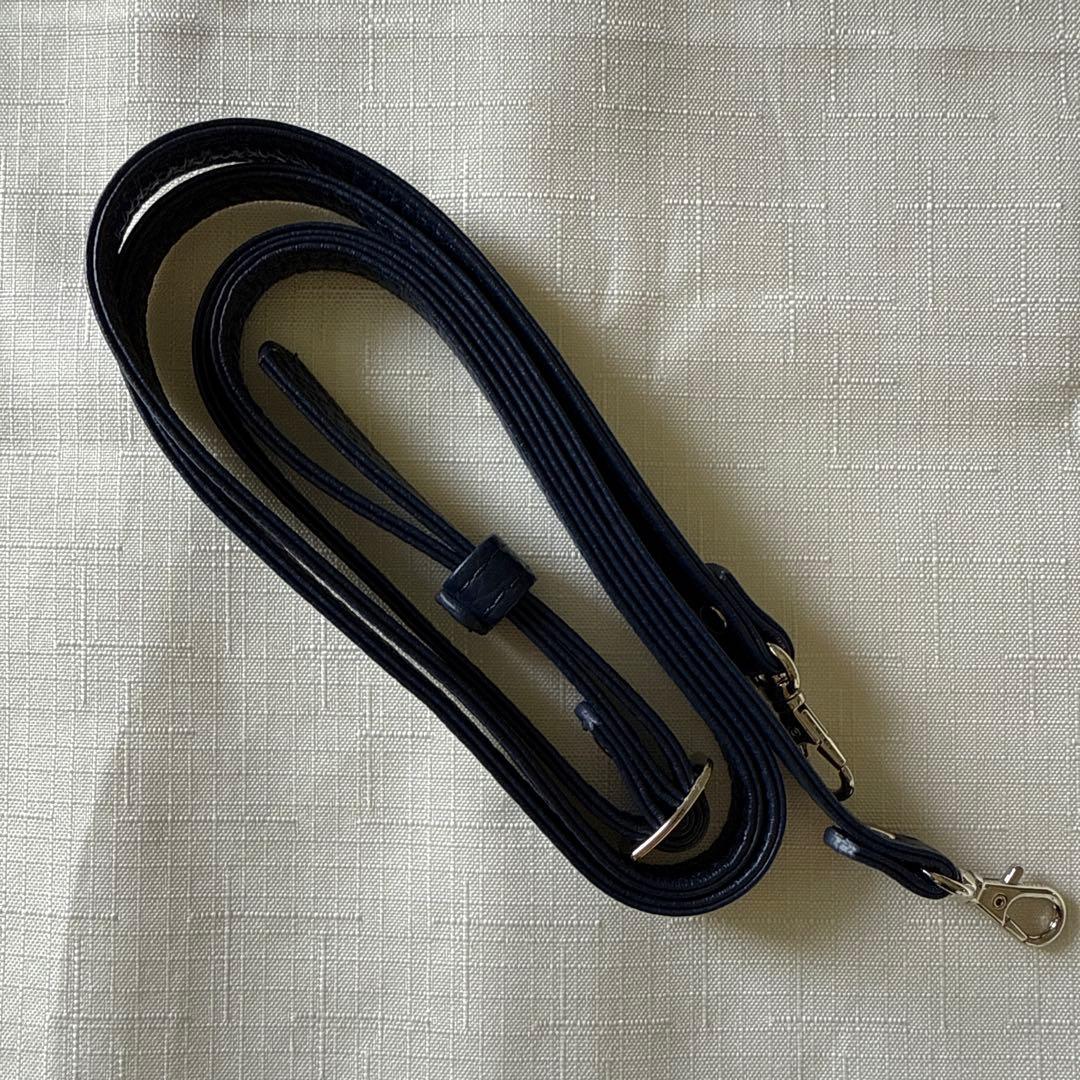 【新品】ファミリア♡スマホケースショルダーストラップ付きiPhone16pro