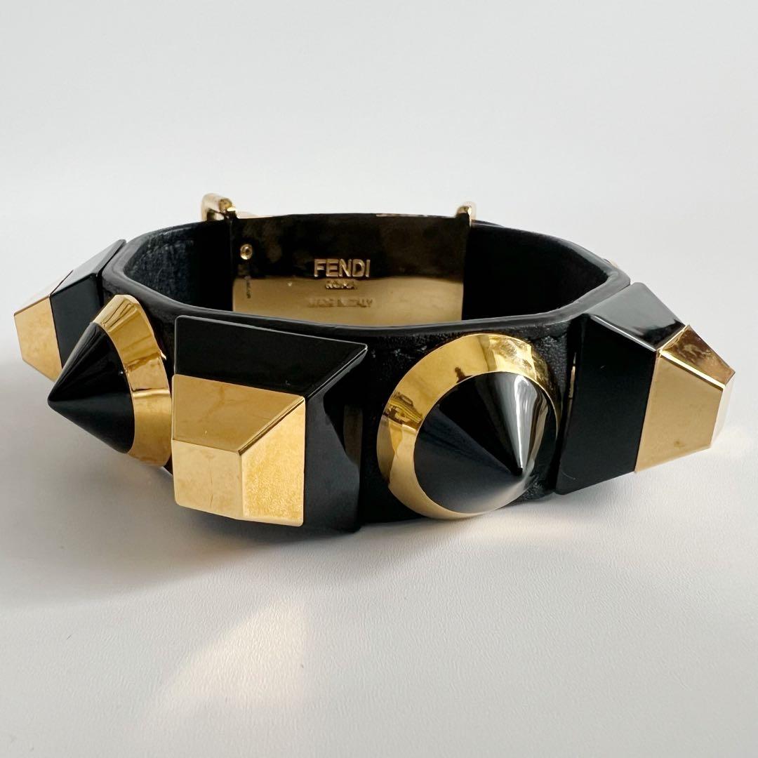 希少 FENDI フェンディ バングル スタッズ ブレスレット ゴールド
