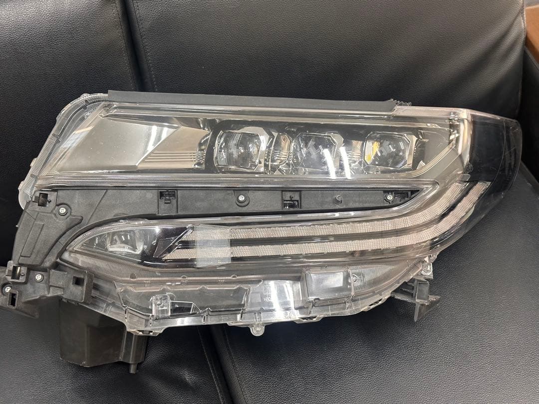 火雷神専用 30アルファード後期3眼ヘッドライト左