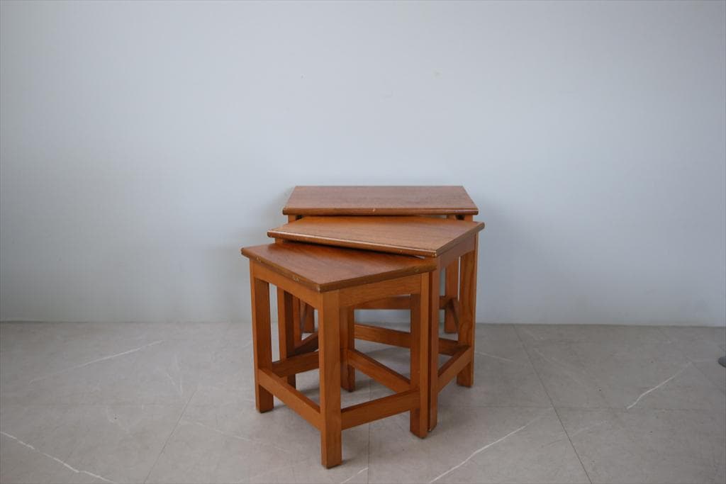 英国アンティーク木製ネストテーブル3台/収納式机/飾り棚/花台(91-77)