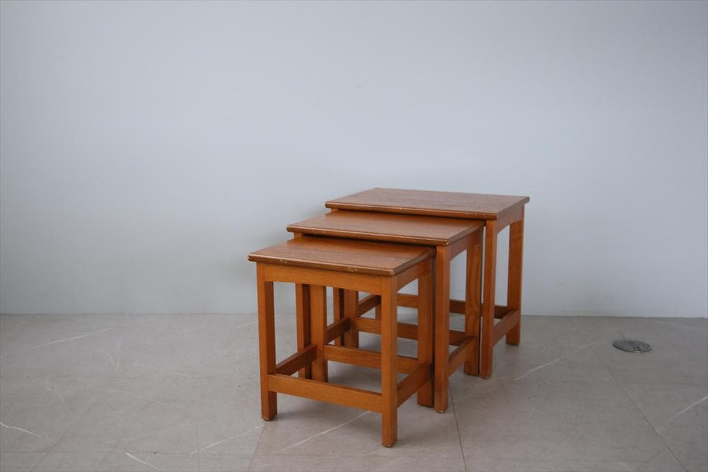 英国アンティーク木製ネストテーブル3台/収納式机/飾り棚/花台(91-77)