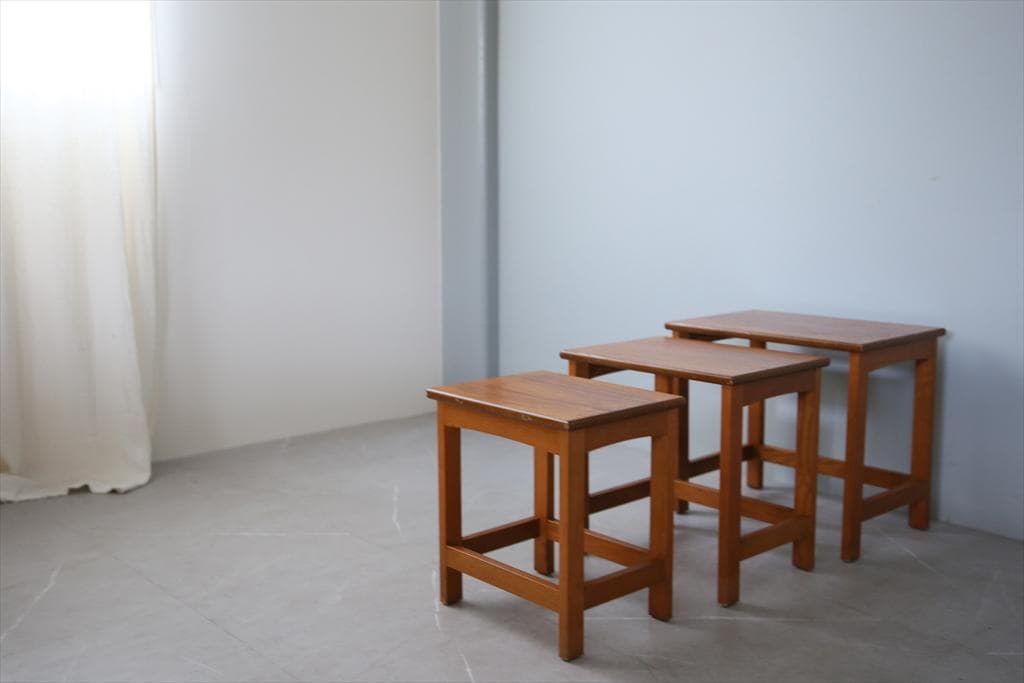 英国アンティーク木製ネストテーブル3台/収納式机/飾り棚/花台(91-77)