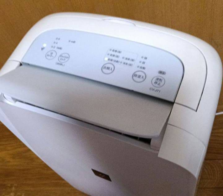 シャープ【美品】衣類乾燥除湿機。