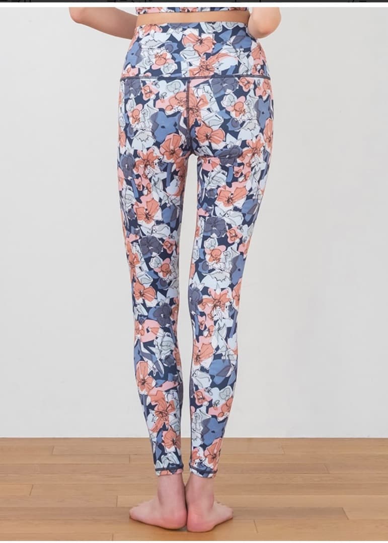 【美品】SUKALA 　ペイント風花柄　セットアップ　オンライン限定　Mサイズ