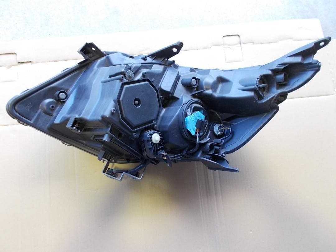 DAA-ZWR80W ヴォクシー右ヘッドランプユニット