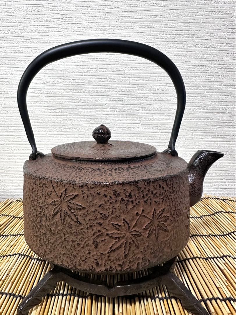 未使用品、付属品付　南部運南堂 鍋元 楓紋様 南部鉄瓶　南部鉄器　調理器具