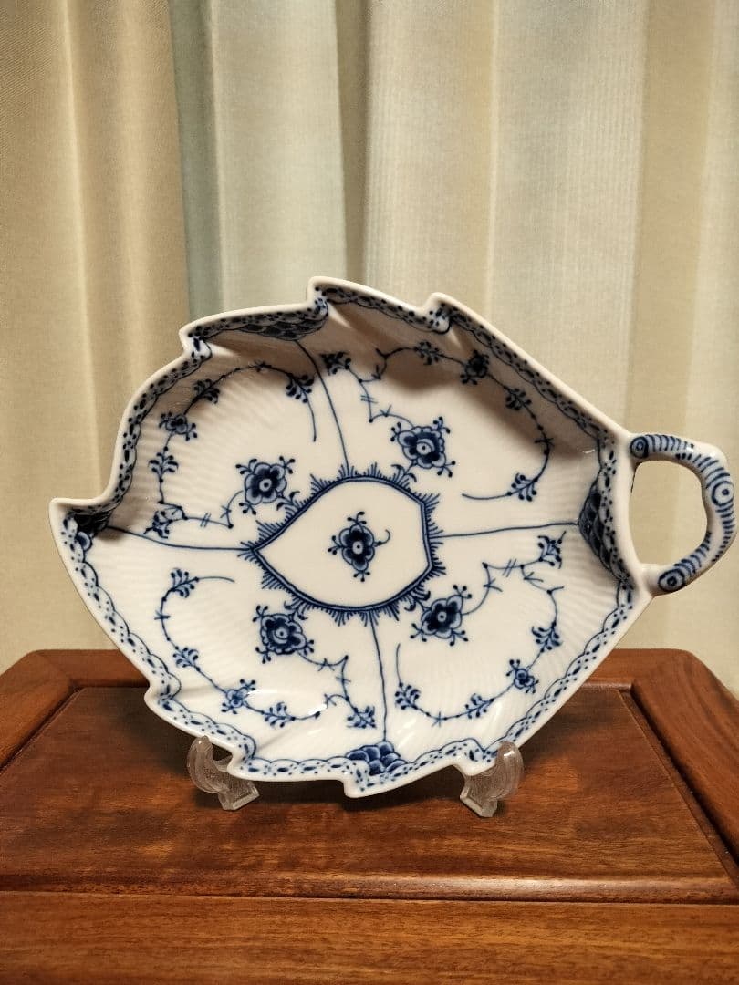   ブルーフルーテッド　ハーフレース　リーフ皿