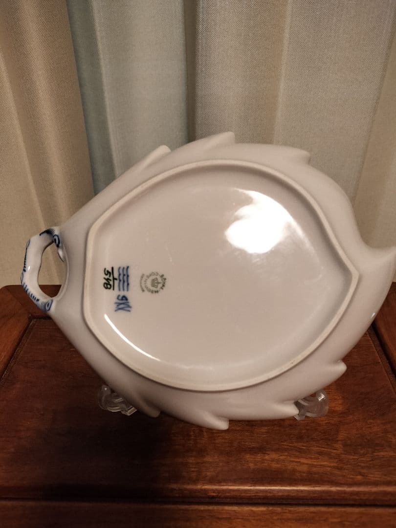   ブルーフルーテッド　ハーフレース　リーフ皿