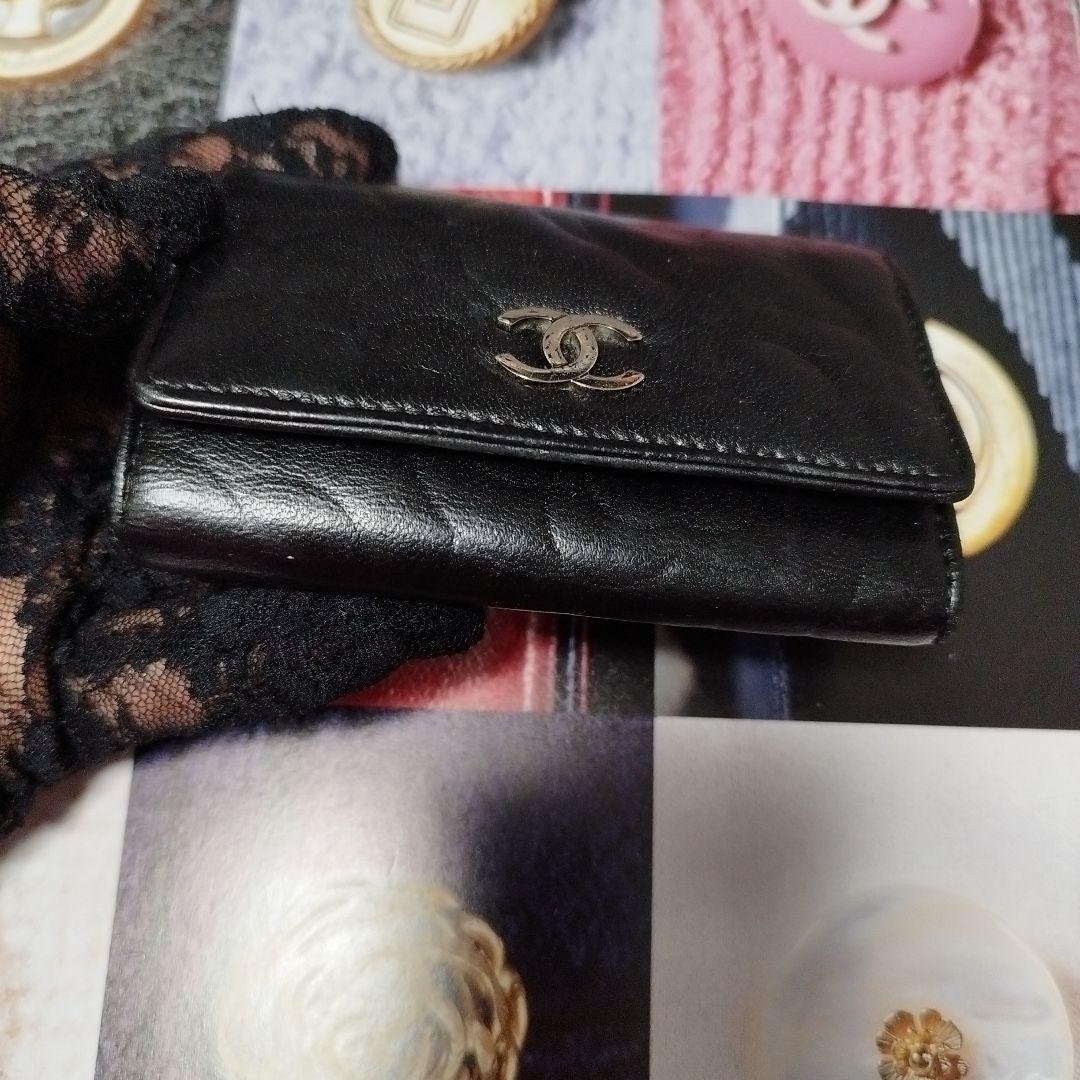 CHANEL ブラック レザー キーケース　斜めがけ