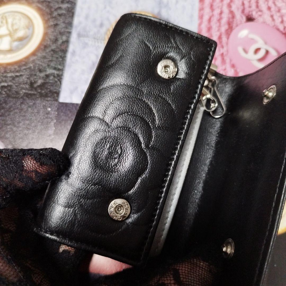 CHANEL ブラック レザー キーケース　斜めがけ