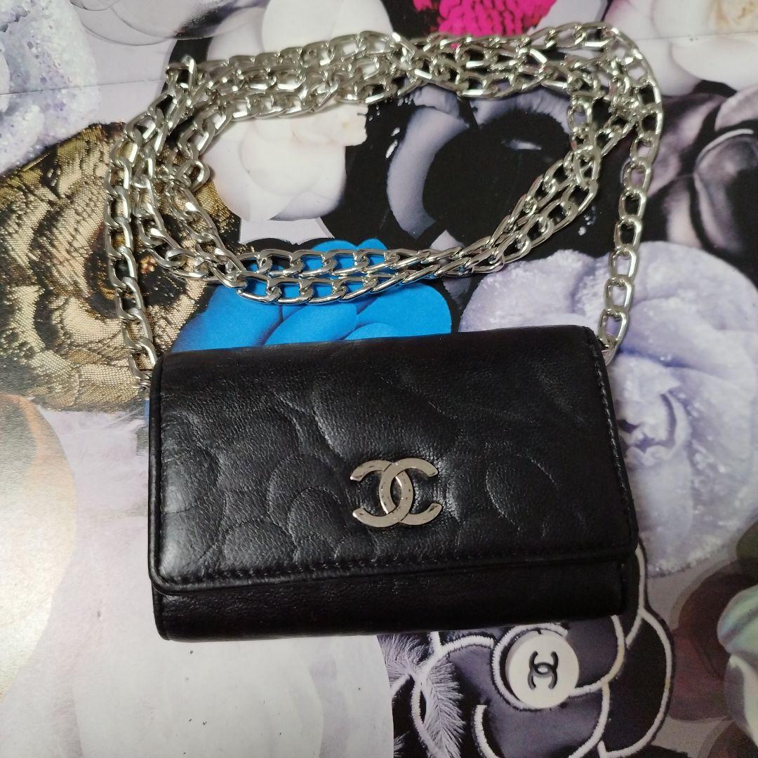 CHANEL ブラック レザー キーケース　斜めがけ