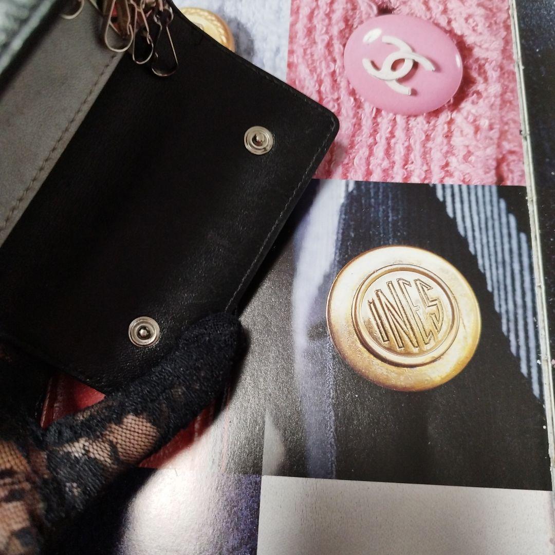 CHANEL ブラック レザー キーケース　斜めがけ