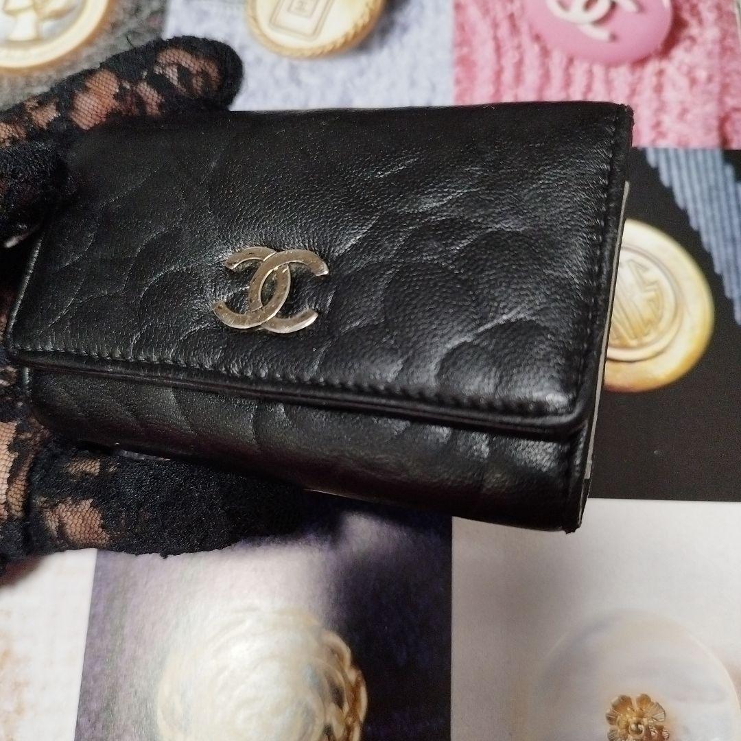 CHANEL ブラック レザー キーケース　斜めがけ