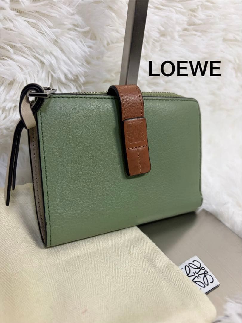 ✨美品✨ ロエベ　折り財布　コンパクトジップウォレット　アナグラム　グリーン