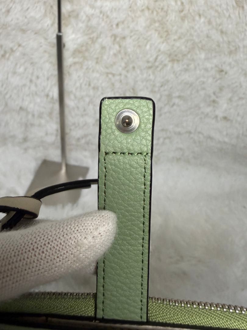 ✨美品✨ ロエベ　折り財布　コンパクトジップウォレット　アナグラム　グリーン
