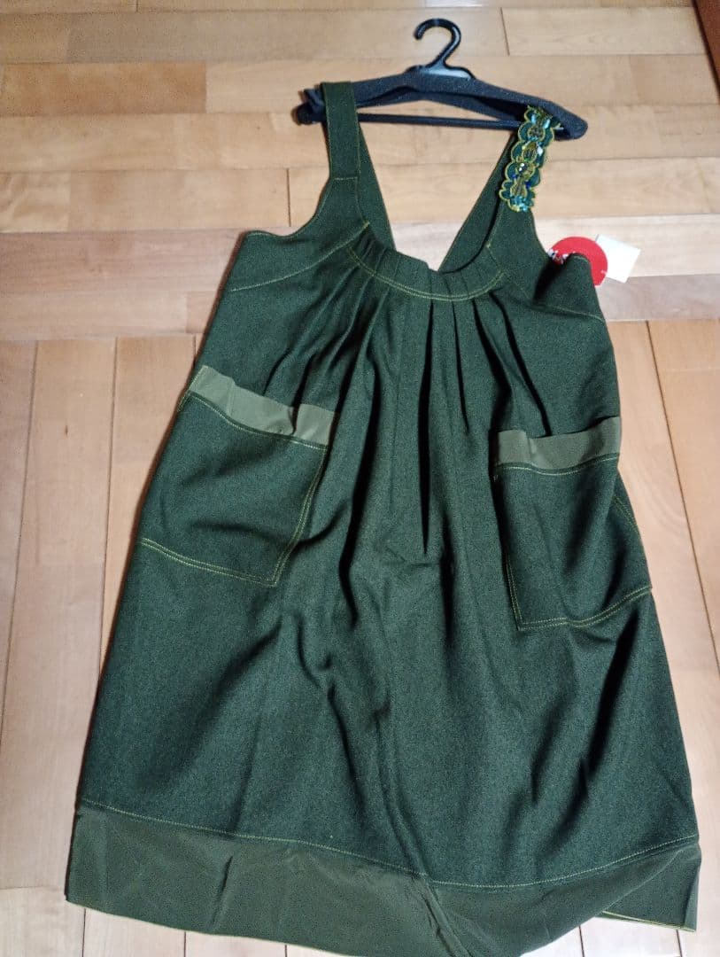 アルベロベロ　新品未使用　　　　　　グリーン ビーズ刺繍 エプロンドレス