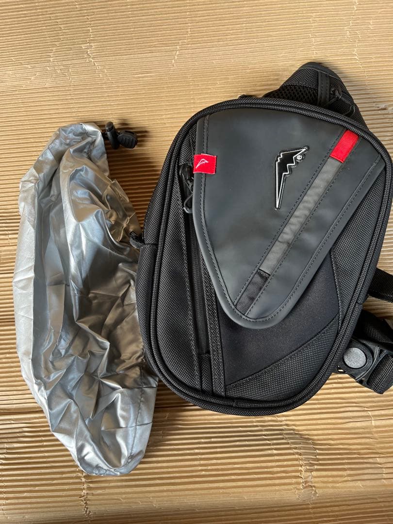 クシタニ　レッグバッグ　ブラック