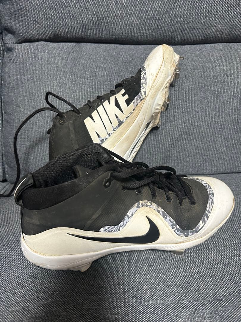 ナイキ⭐︎NIKE⭐︎トラウト⭐︎白黒⭐︎25cm⭐︎9本歯⭐︎金具⭐︎3/4⭐︎ミッド⭐︎中古