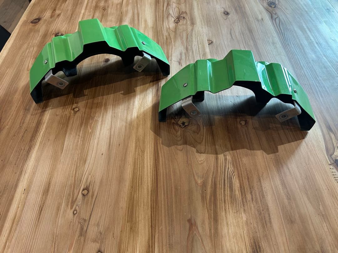 ESSEX キャリパーカバー ハイエース用