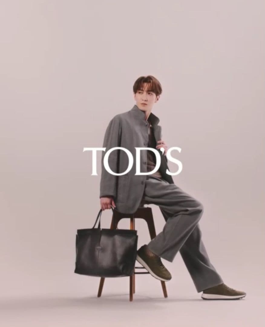 【専用】TOD'S Diバッグフォリオ バッグ ミディアム ブラック　渡辺翔太