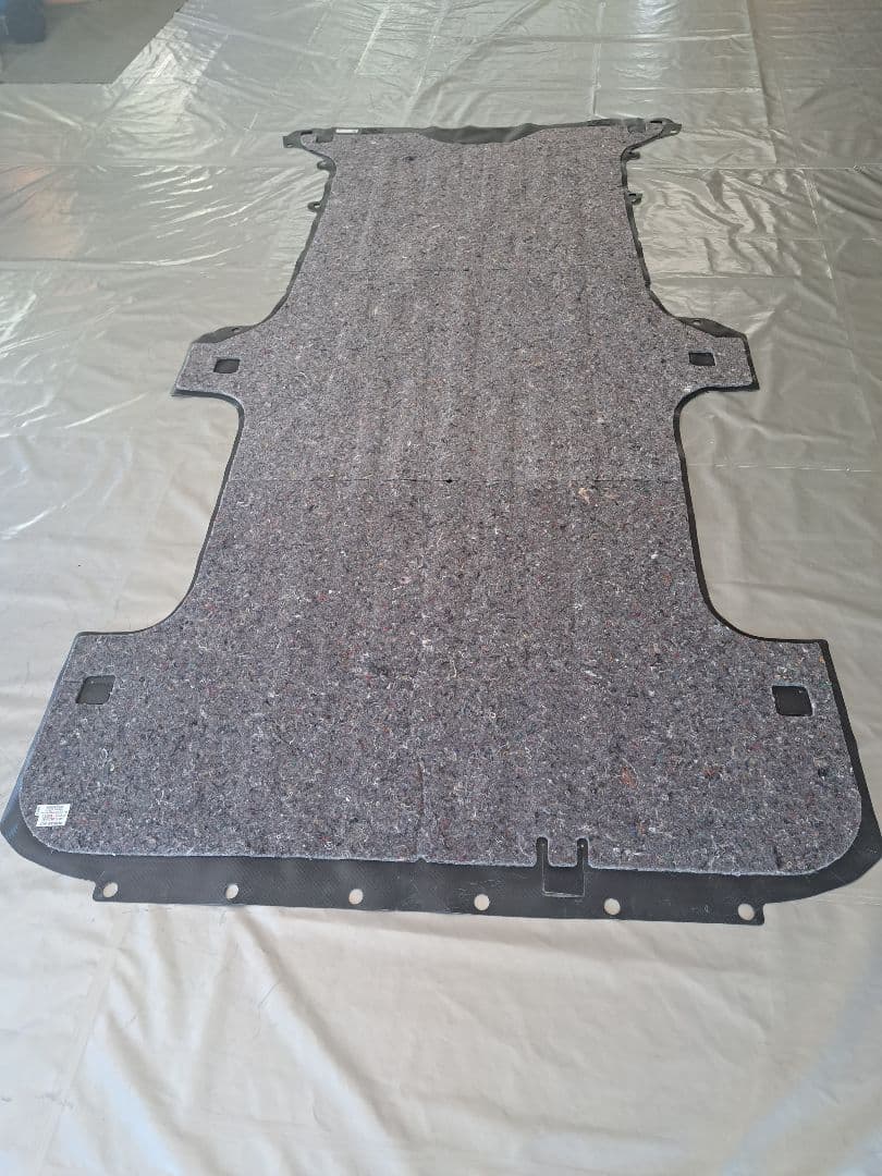 M*G様 200系ハイエース標準ボディ（5ドア車、セカンドシート無し）荷台カーペ