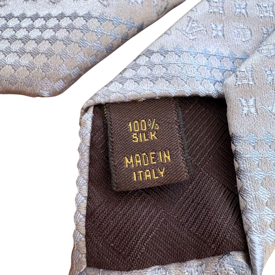 美品！ルイヴィトン ネクタイ シルク100 モノグラム 総柄 シルバー　水色
