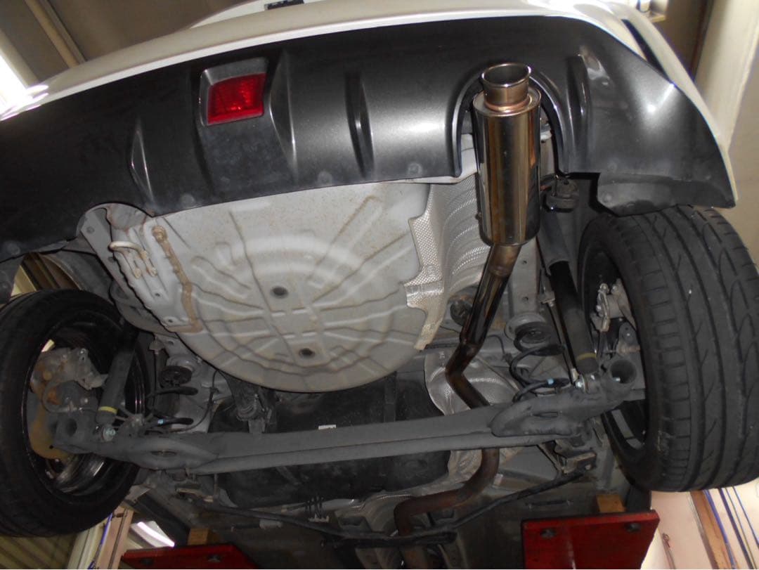 ノートニスモ HKS マフラー