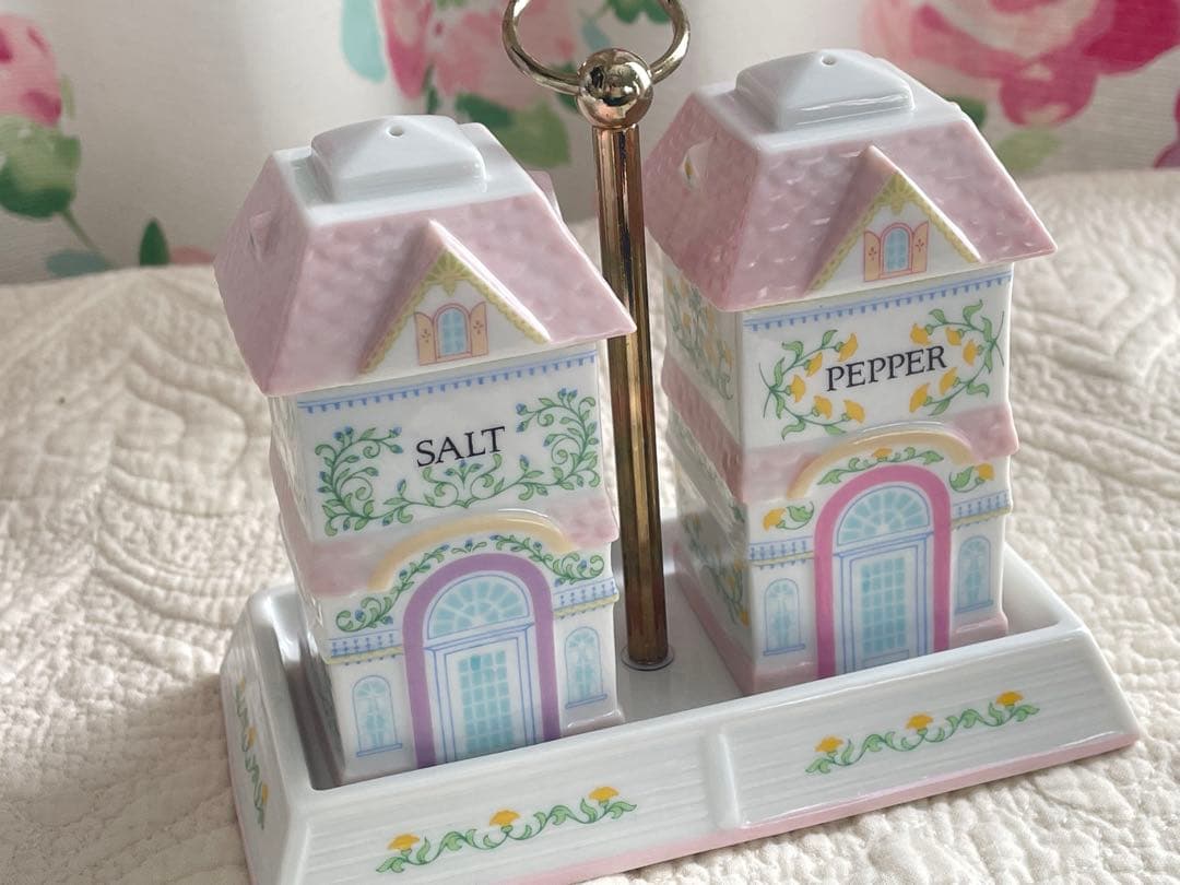 【新品】調味料入れ　レノックス　箱あり　ビレッジソルトペッパーセット