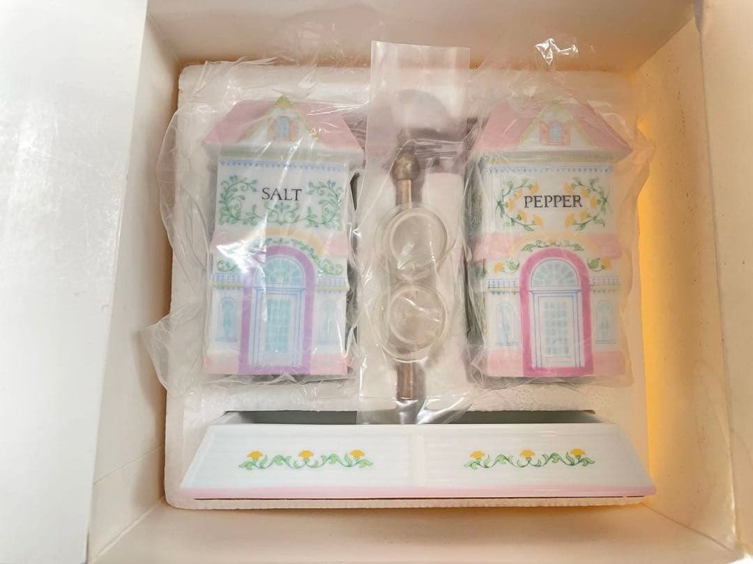 【新品】調味料入れ　レノックス　箱あり　ビレッジソルトペッパーセット