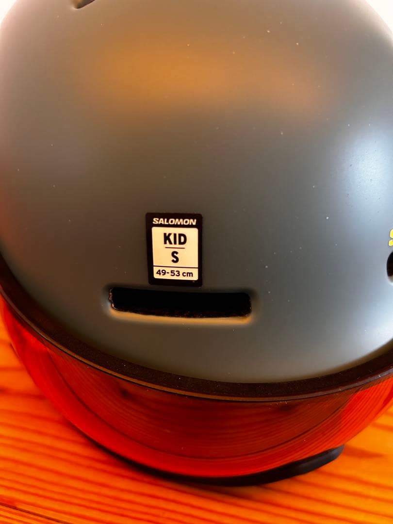 【極美品】SALOMON キッズヘルメット　Sサイズ49-53cm バイザー付き