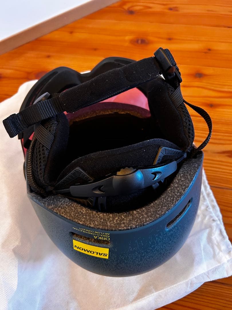 【極美品】SALOMON キッズヘルメット　Sサイズ49-53cm バイザー付き