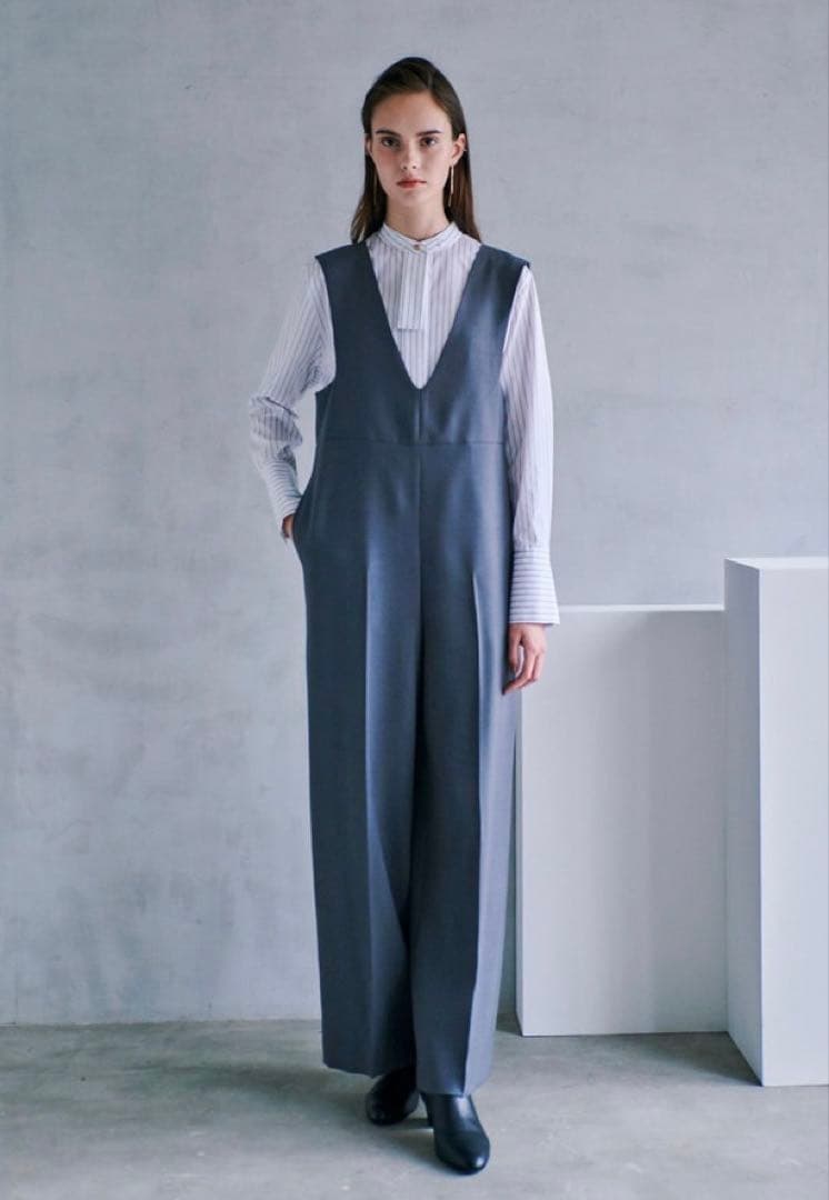 【新品未使用】allureville アルアバイル　Vネックオールインワン　S