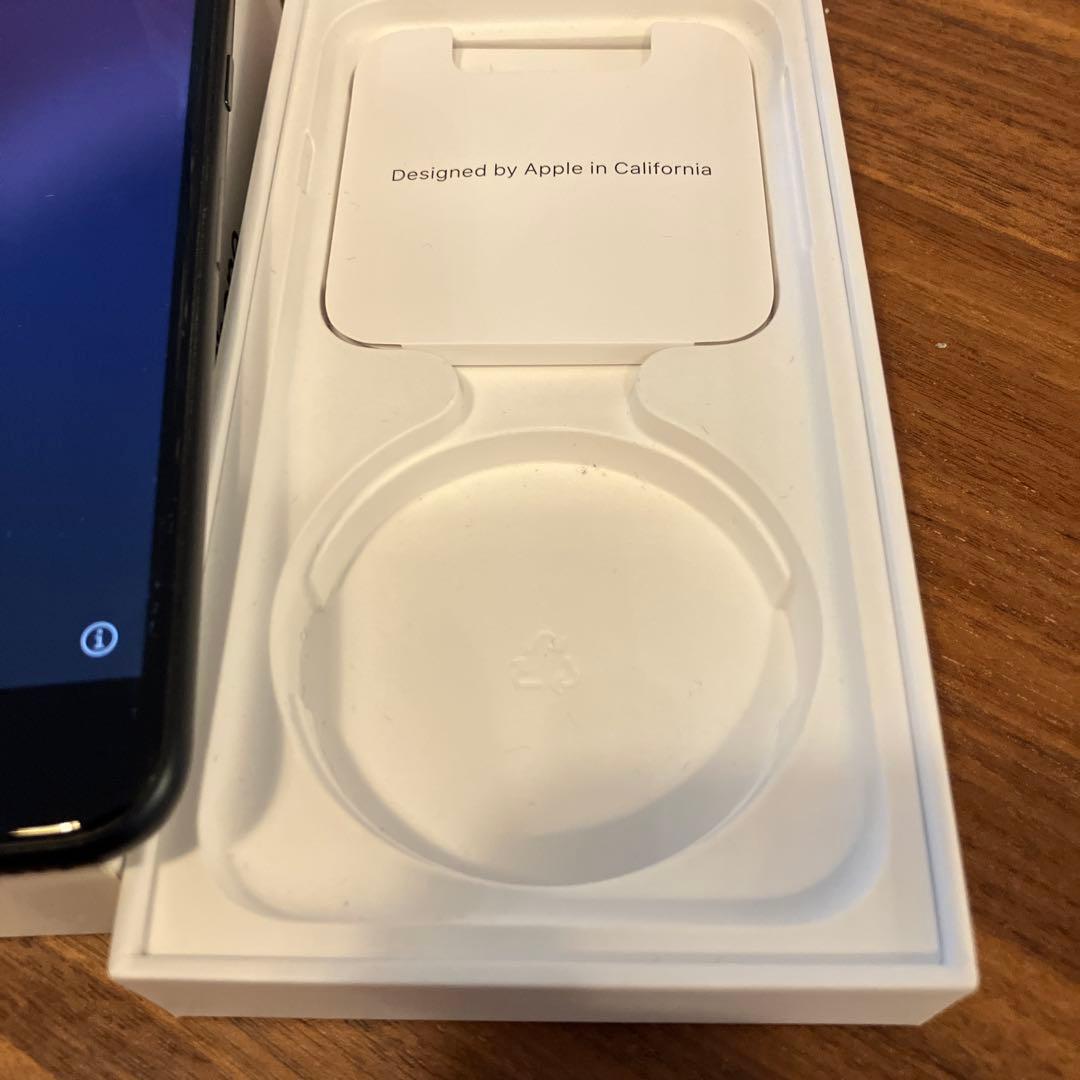 Apple iPhone SE3 64GBブラック 本体