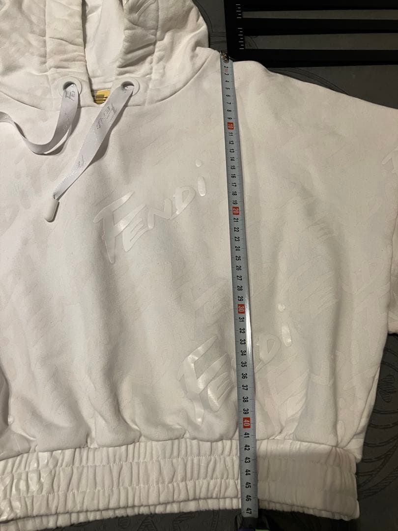 FENDI ホワイト クロップドパーカー