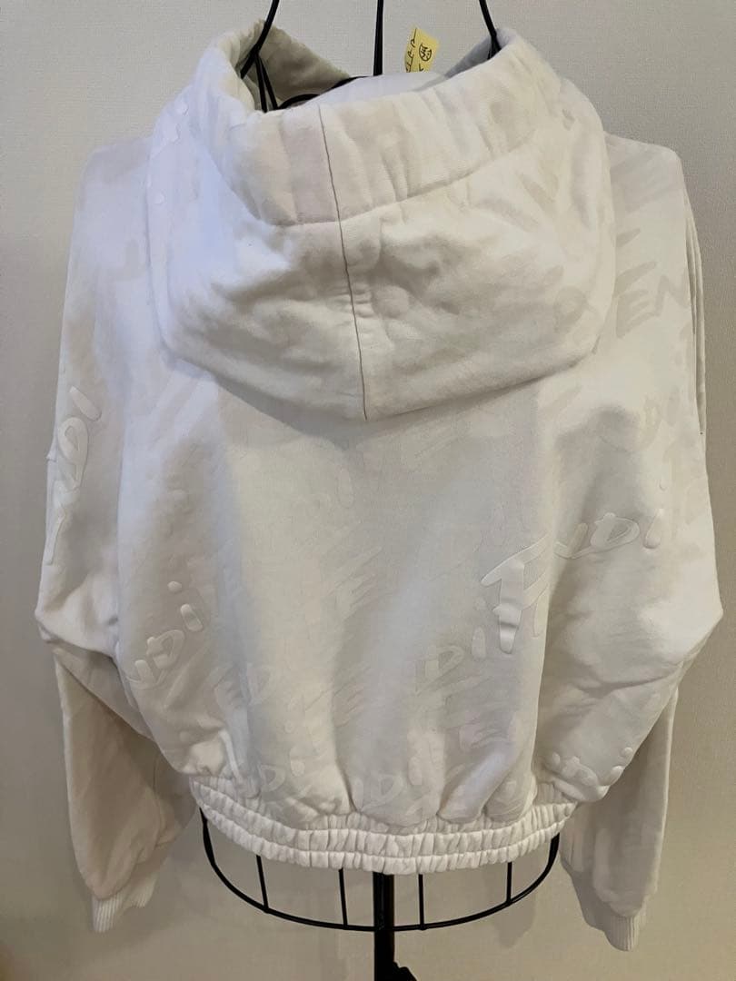 FENDI ホワイト クロップドパーカー