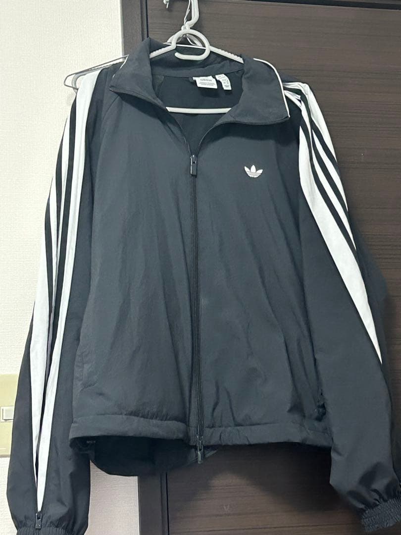 アディレニウム シーズン3ジップトラックトップ