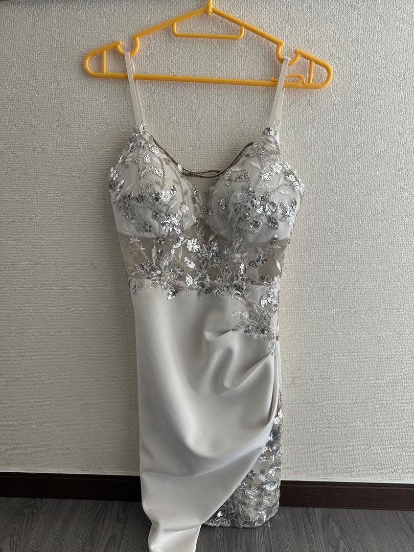 ぴぴジュエルズビーズ刺繍 ホワイト サテン スリップドレス