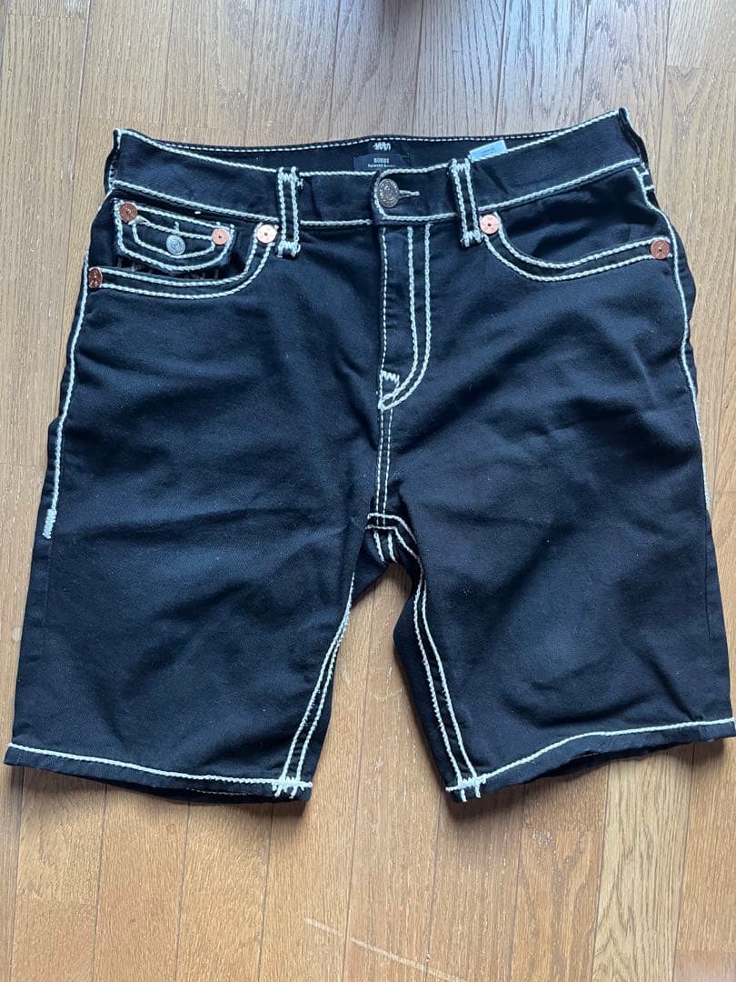 True Religion 黒 ショートパンツ