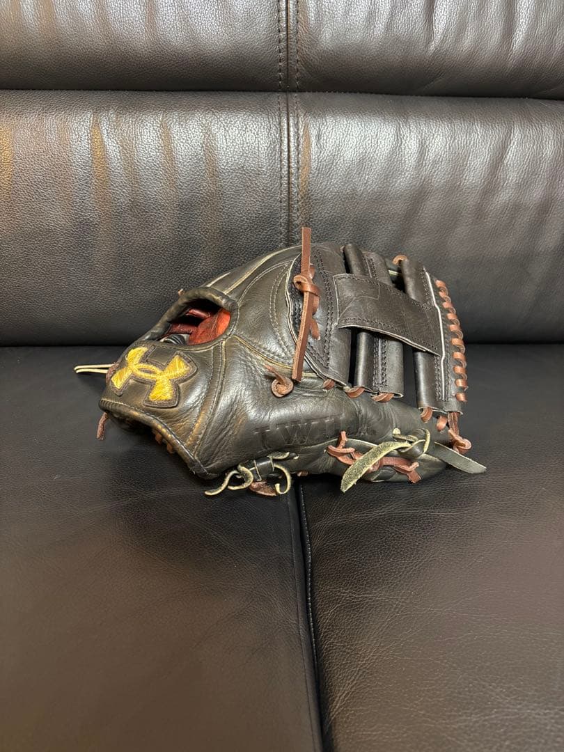 アンダーアーマー 硬式内野手用グラブ