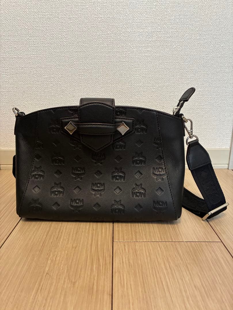 mcm ショルダーバッグ　黒