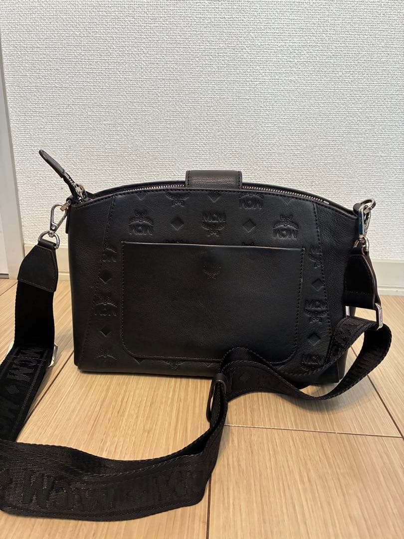 mcm ショルダーバッグ　黒