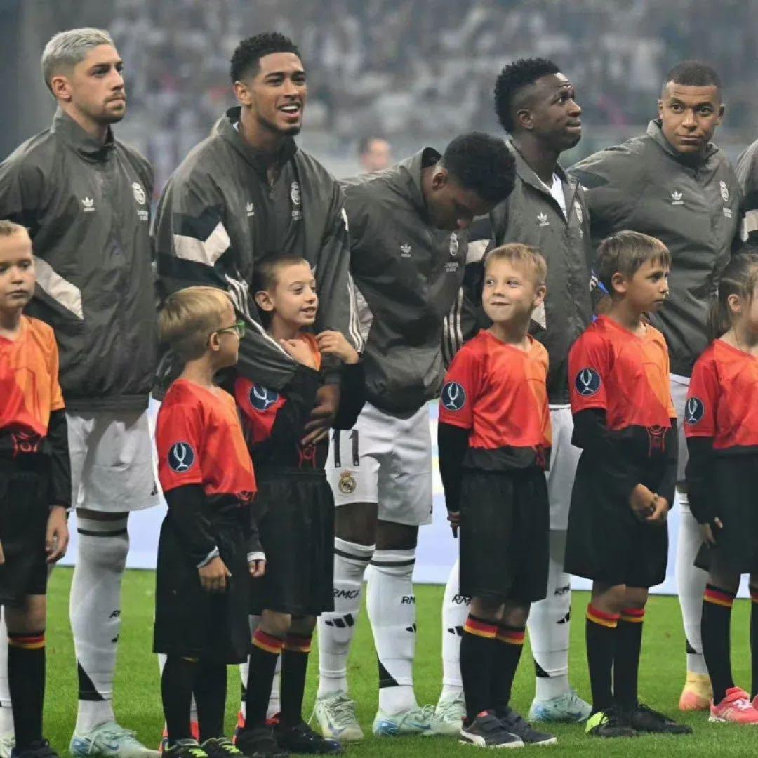 レアル・マドリード L トラック ナイロン ジャージ セットアップ サッカー