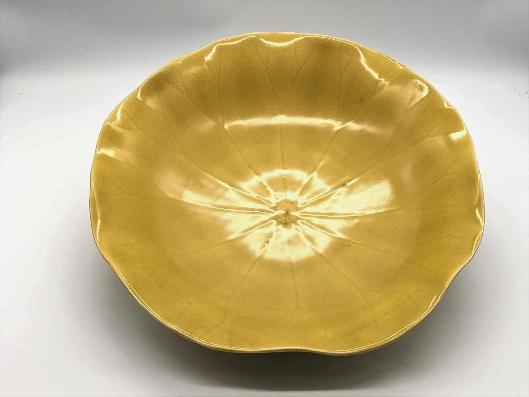 【 蓮葉形深皿/大鉢 】　黄瀬戸浜物　MADE IN JAPAN 　明治～大正期